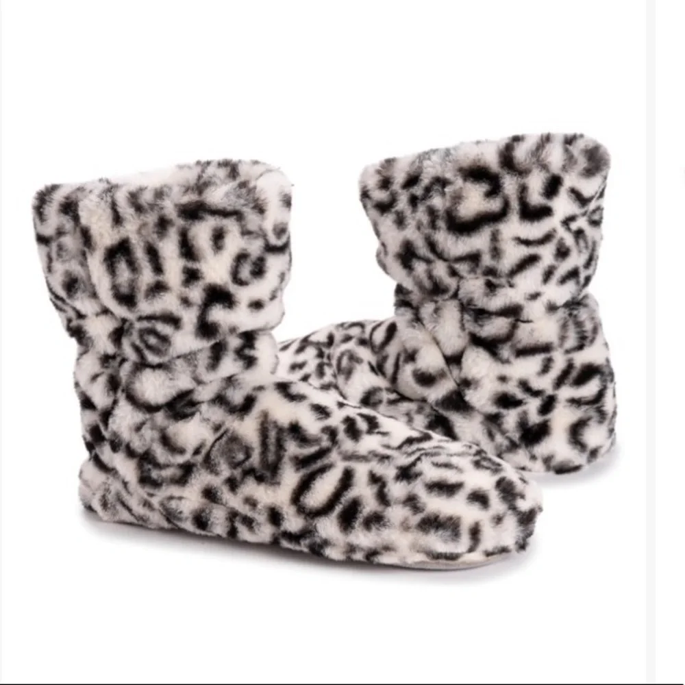 MUK LUK Slippers! Snow Leopard! Faux Fur! NWT! Size L/XL - Picture 2 of 3
